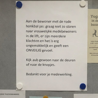 Oproep aan reagluurder in de lift