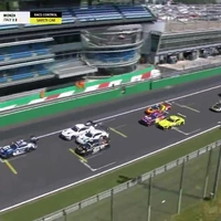 Dikke pile up crash bij start op Monza