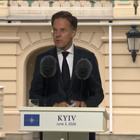 Mark zet Vladimir te kakken in Kyiv