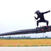 Chinees maakt vliegend zwaard van drones