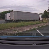 Road ragers stappen uit om het even uit te vec.. praten