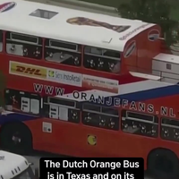 De Oranjebus op weg naar het stadion