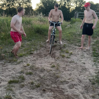 Met een mooie sprong het water in 