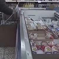 Als een echte man op jacht naar voedsel 