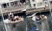 Feestbootje met twintig jongeren slaat om in Zweedse haven